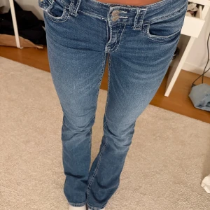 Gina jeans - Så coola jeans ifrån Gina❤️‍🔥 älskar detaljen på framfickan😍