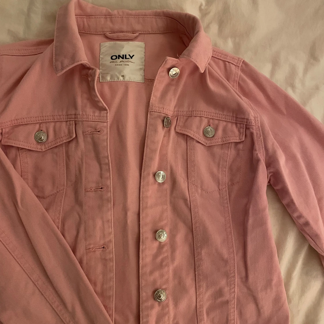 Rosa jeansjacka från ONLY - 90