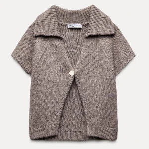 Kortärmad kofta - Stickad cardigan utan armar, storlek M men passar även S. Helt ny, endast testad!