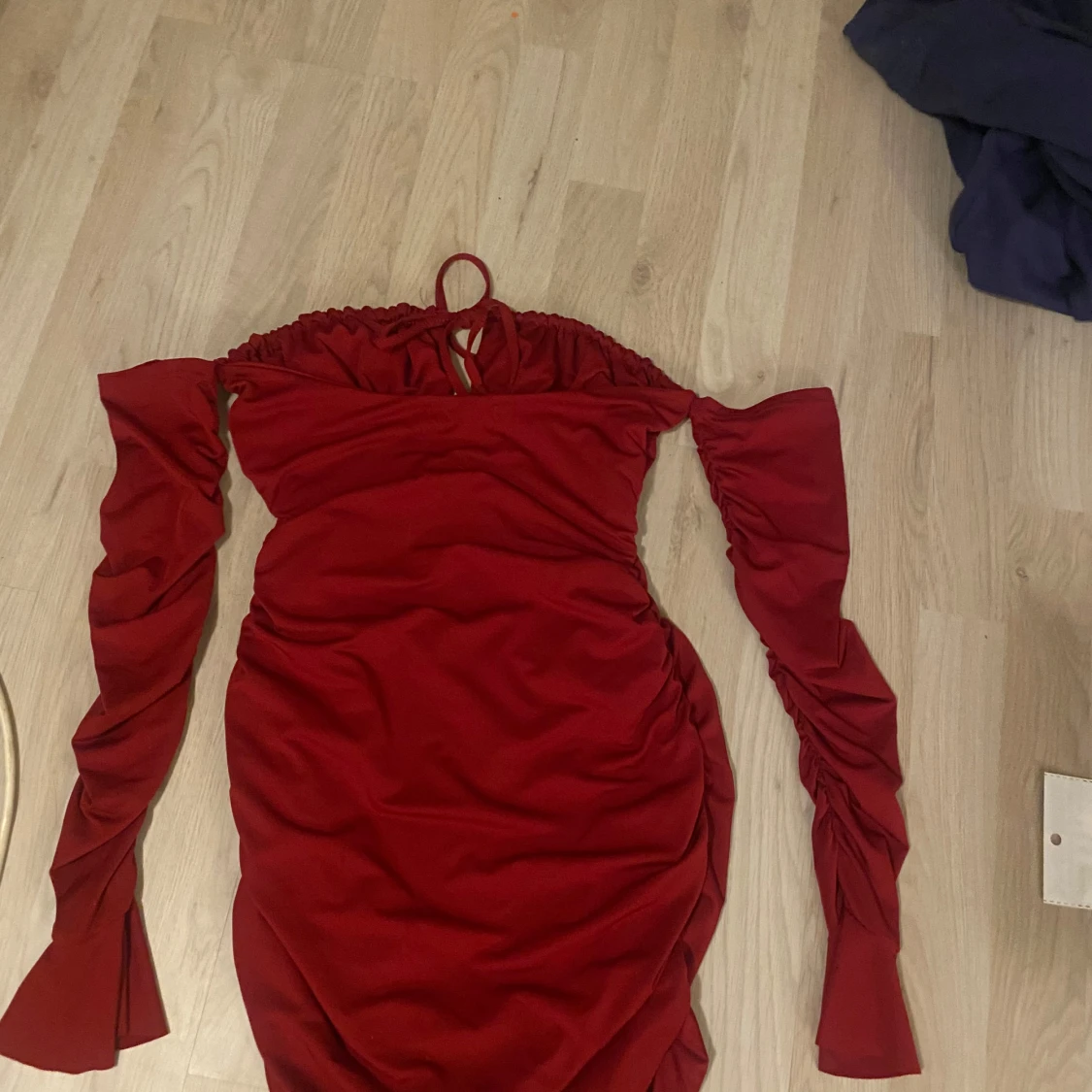 Röd offshoulder klänning - 90