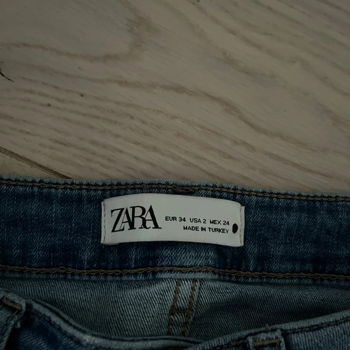 Blå bootcut jeans från Zara - 91