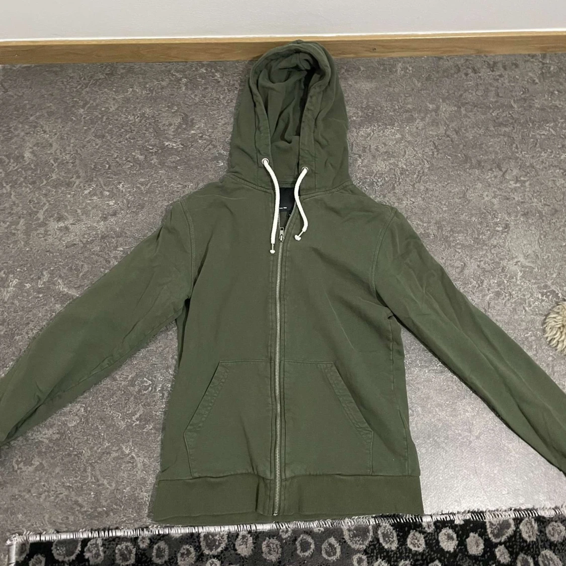 Grön huvtröja med dragkedja - 90