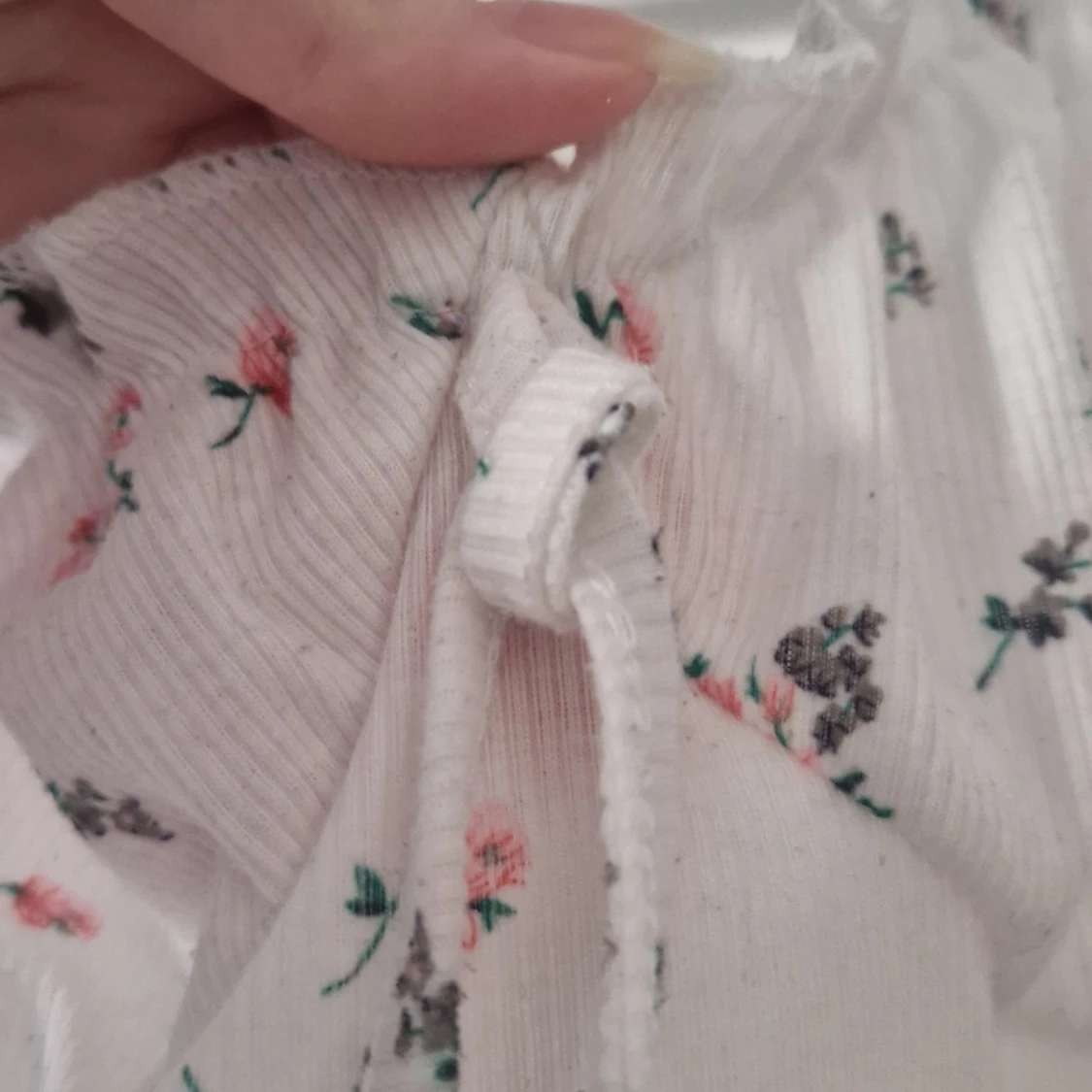 Vit blommig croppad topp - 91