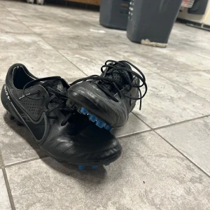 Nike fotbollsskor - Säljer nu mina nike tiempo då de inte passar. Skick 8/10 priset går att diskutera 