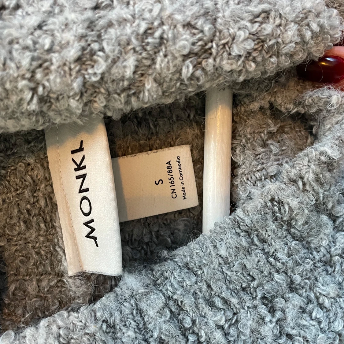 Grå stickad tröja från Monki - 90