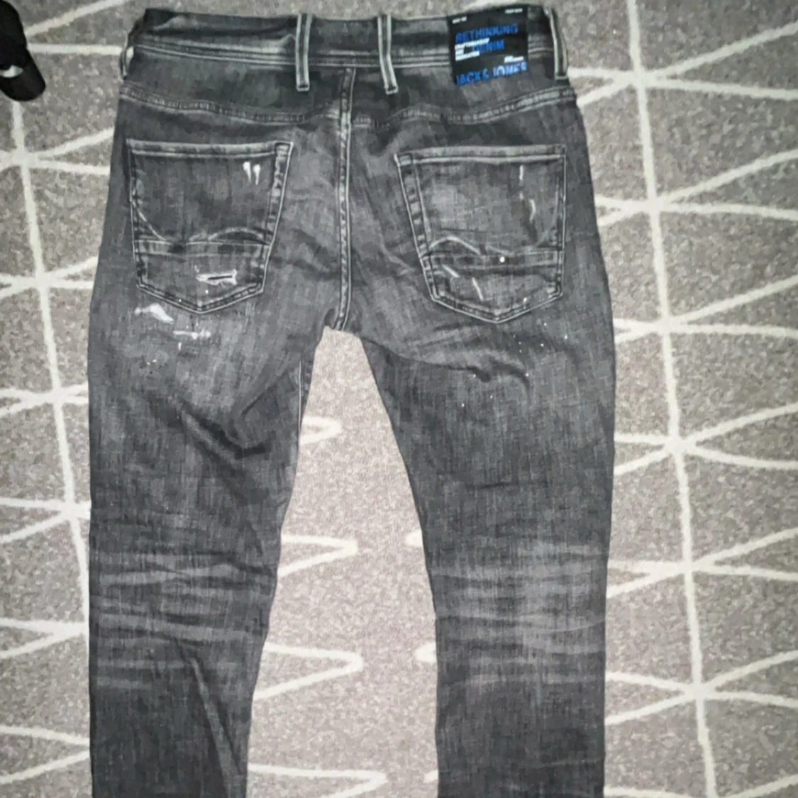 Svarta slitna jeans från Jack & Jones - 2