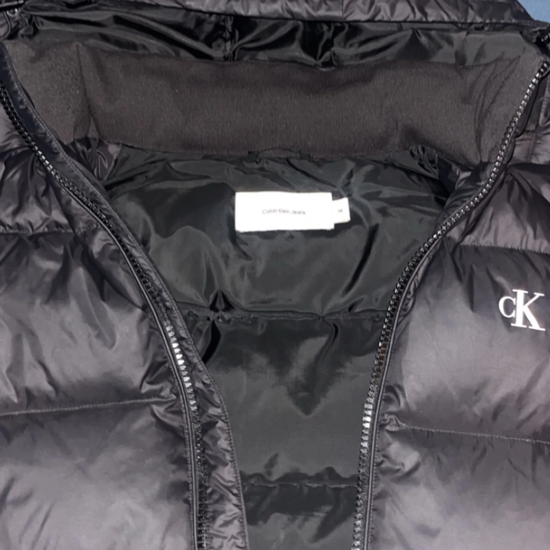 Svart pufferjacka från Calvin Klein - 3
