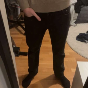 Nudie Jeans  - Nudie jeans i mycket bra skick! Nypris 1600 Modell: Steady Eddie Strl 30W 32L Priset kan diskuteras 