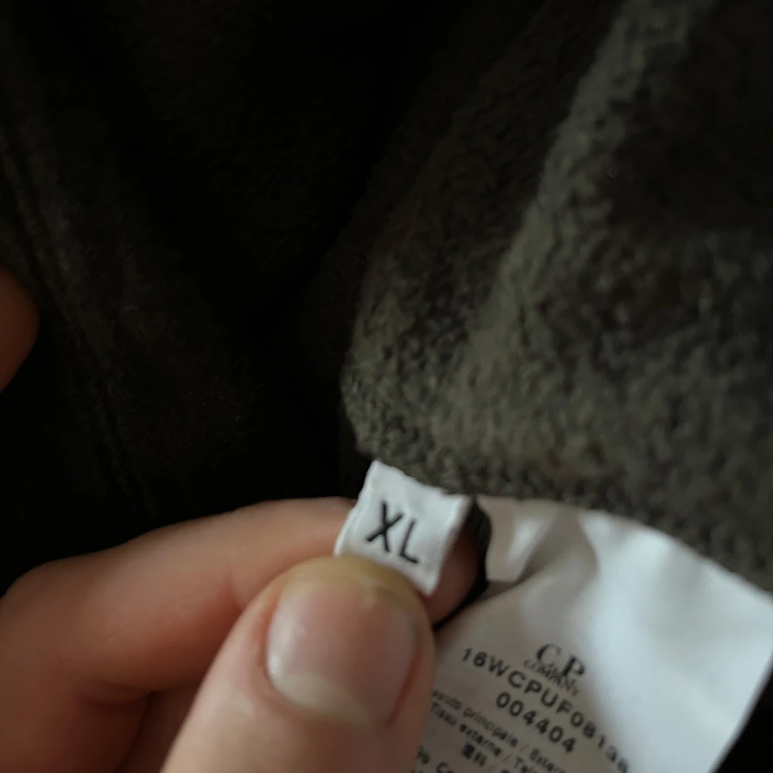 Mörkgrå hoodie från C.P. Company - 3