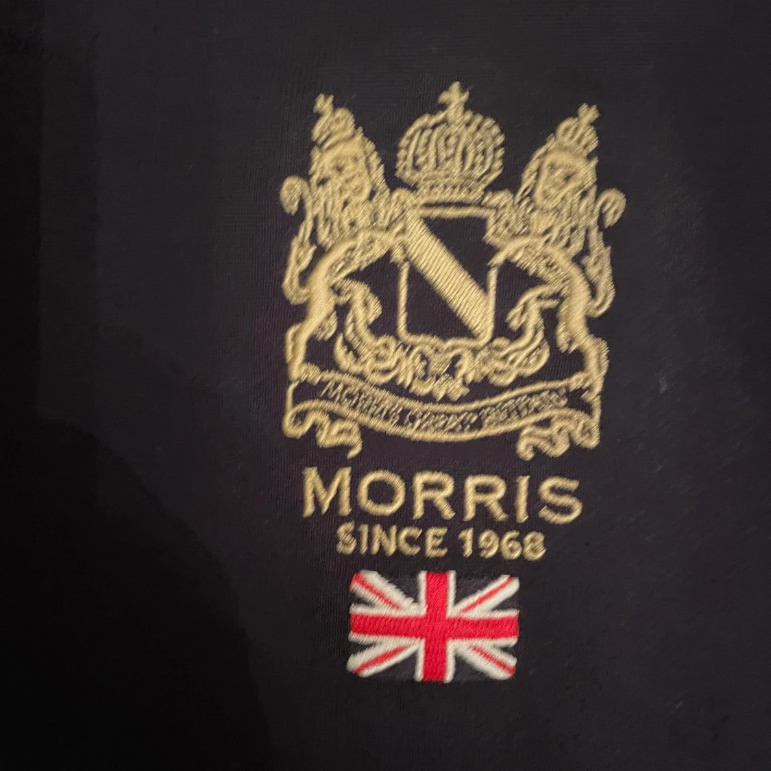 marinblå hoodie från Morris - 1