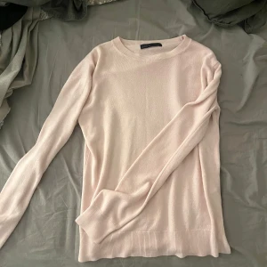 rosa stickad tröja  - ljusrosa stickad tröja passar mig som har stl xs/s fint skick💞