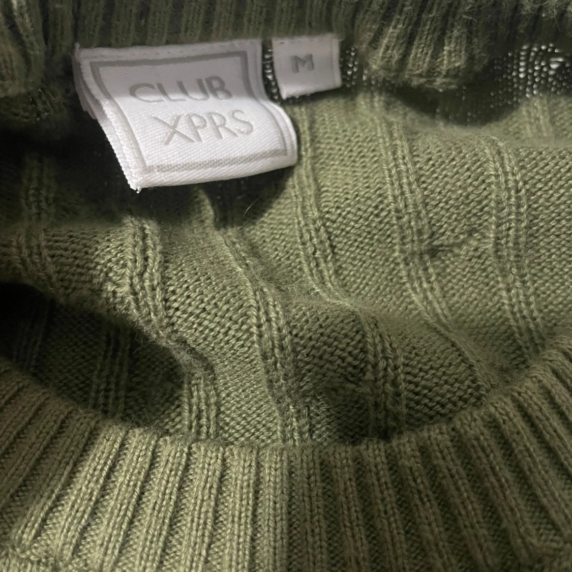 Olivgrön stickad tröja från Club XPRS - 1