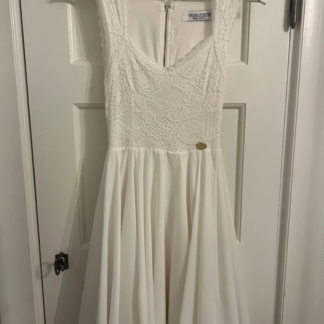 Vit spetsklänning från Chiara Forthi