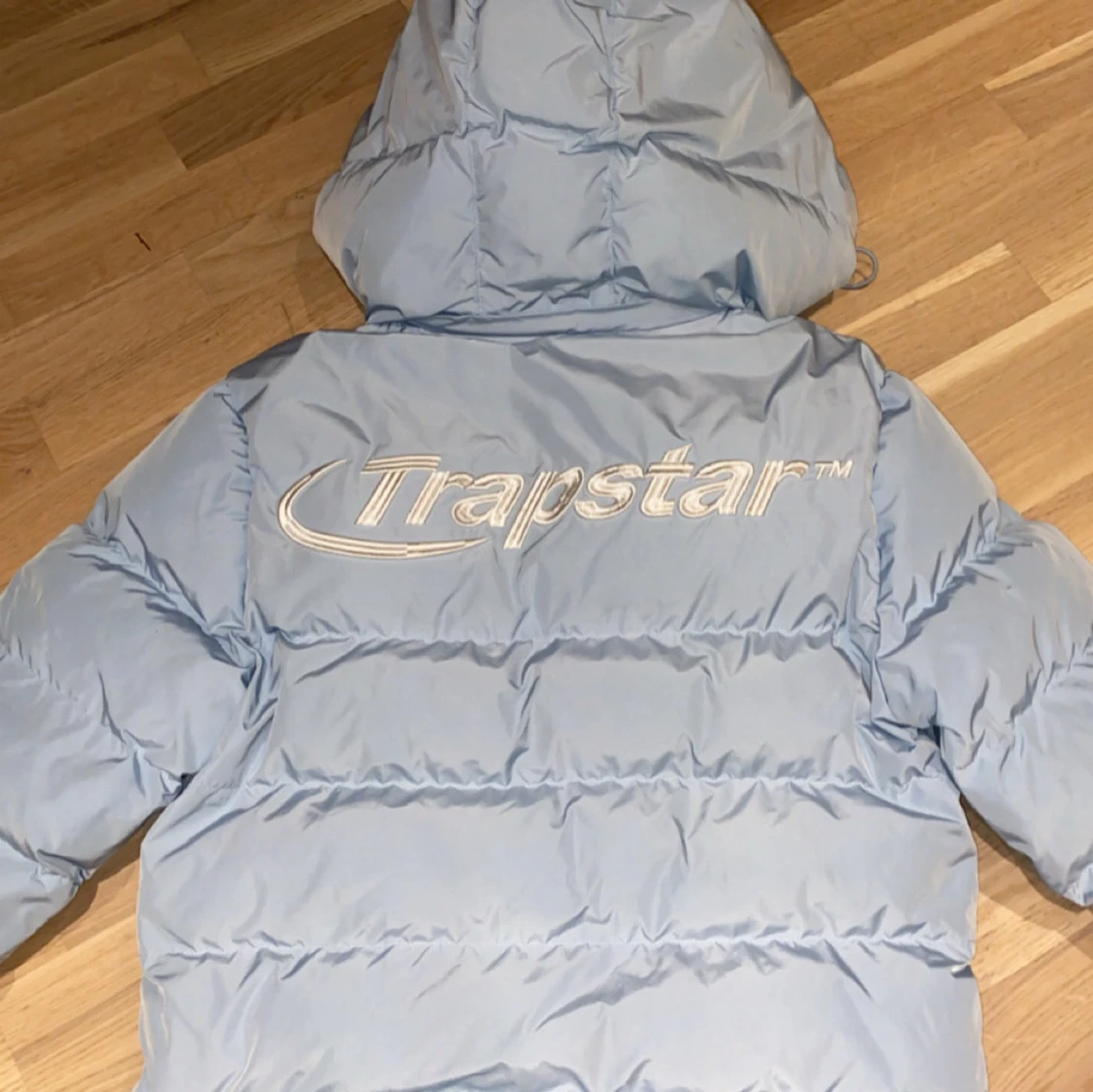 Ljusblå pufferjacka från Trapstar