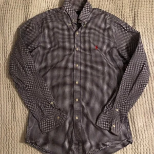 Rutig skjorta från Polo Ralph Lauren - Snygg rutig skjorta från Polo Ralph Lauren i blått och vitt.