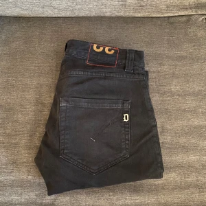 Dondup jeans - Säljer dessa riktigt feta dondup jeans, de är i storleken 32 och sitter slim. Modellen är jag osäker på men dom sitter slim. Skriv vid frågor och funderingar.
