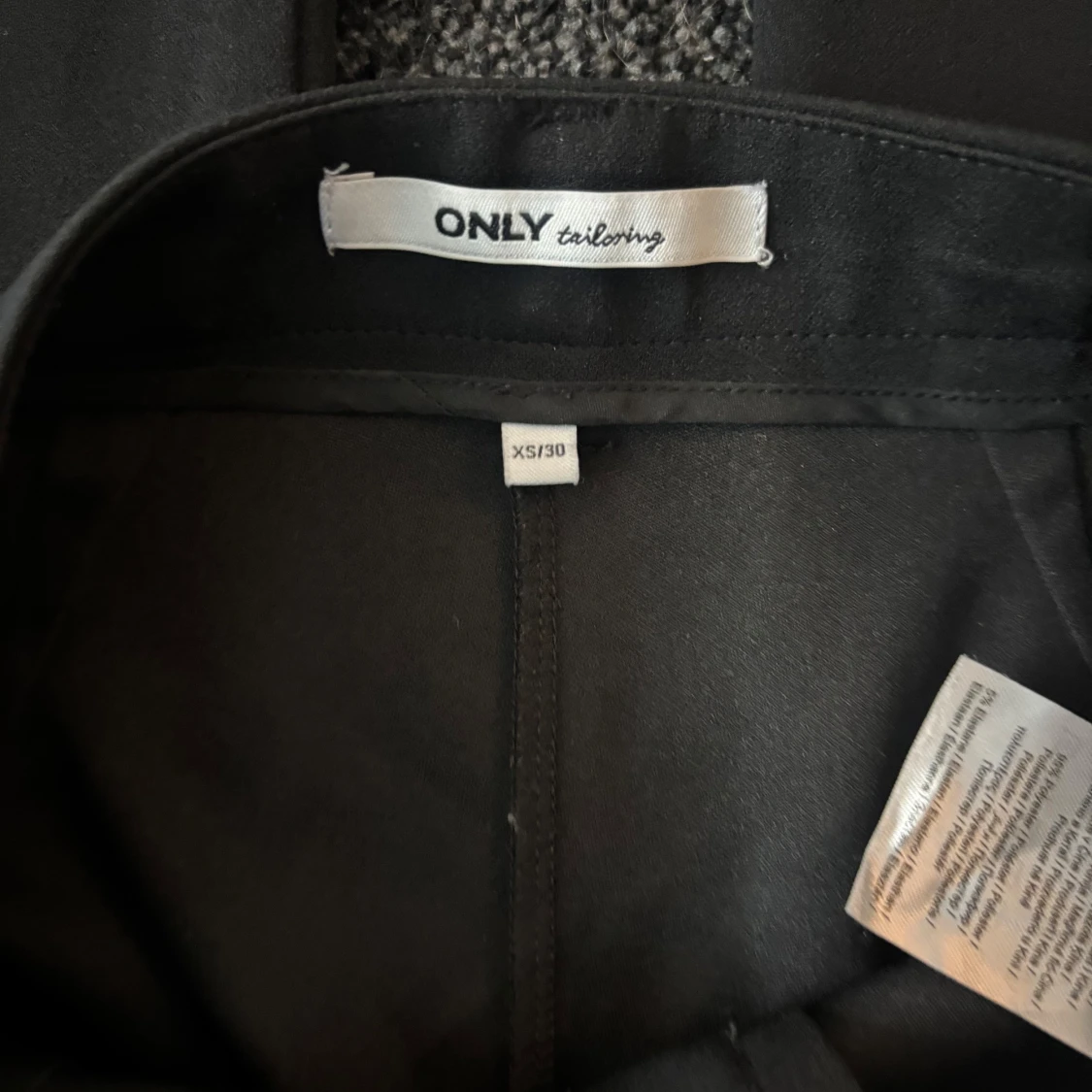 Svarta kostymbyxor från ONLY - 92