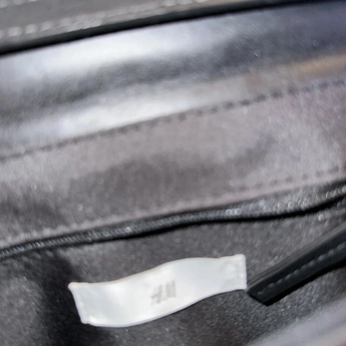 Svart quiltad axelväska från H&M - 90