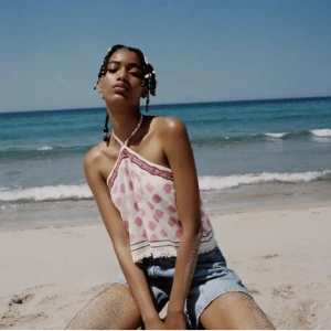 Halterneck topp från Zara - Snygg rosa och vit halterneck topp från zara❣️💗