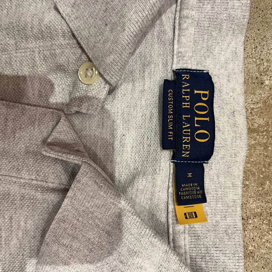 Grå pikétröja från Ralph Lauren - 90