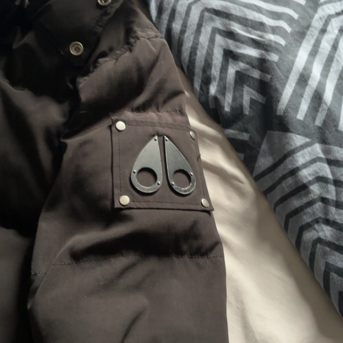 Svart dunjacka från Moose Knuckles - 90