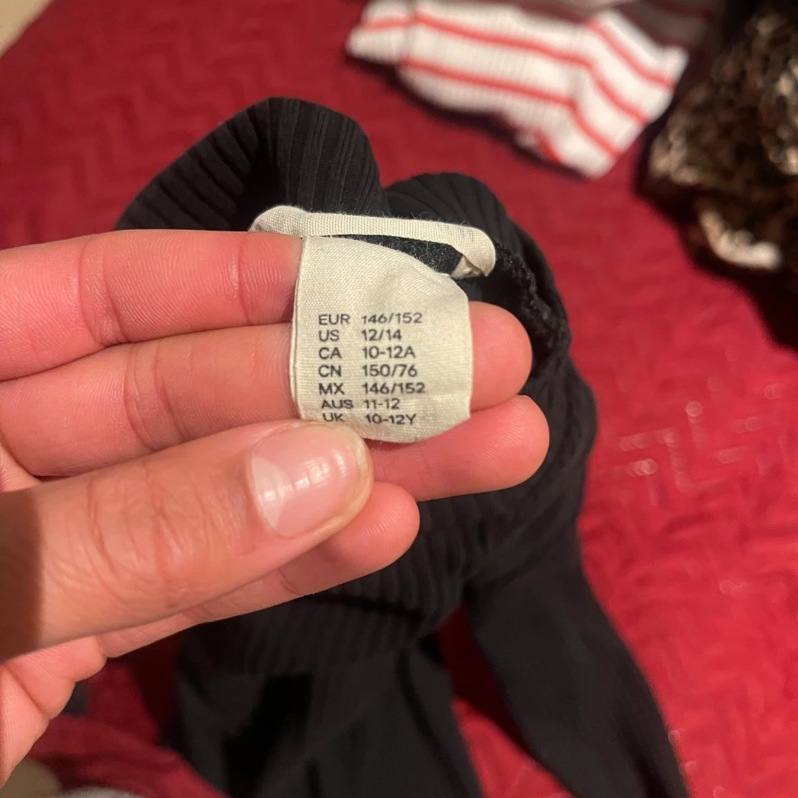 Svart ribbad tröja - 90