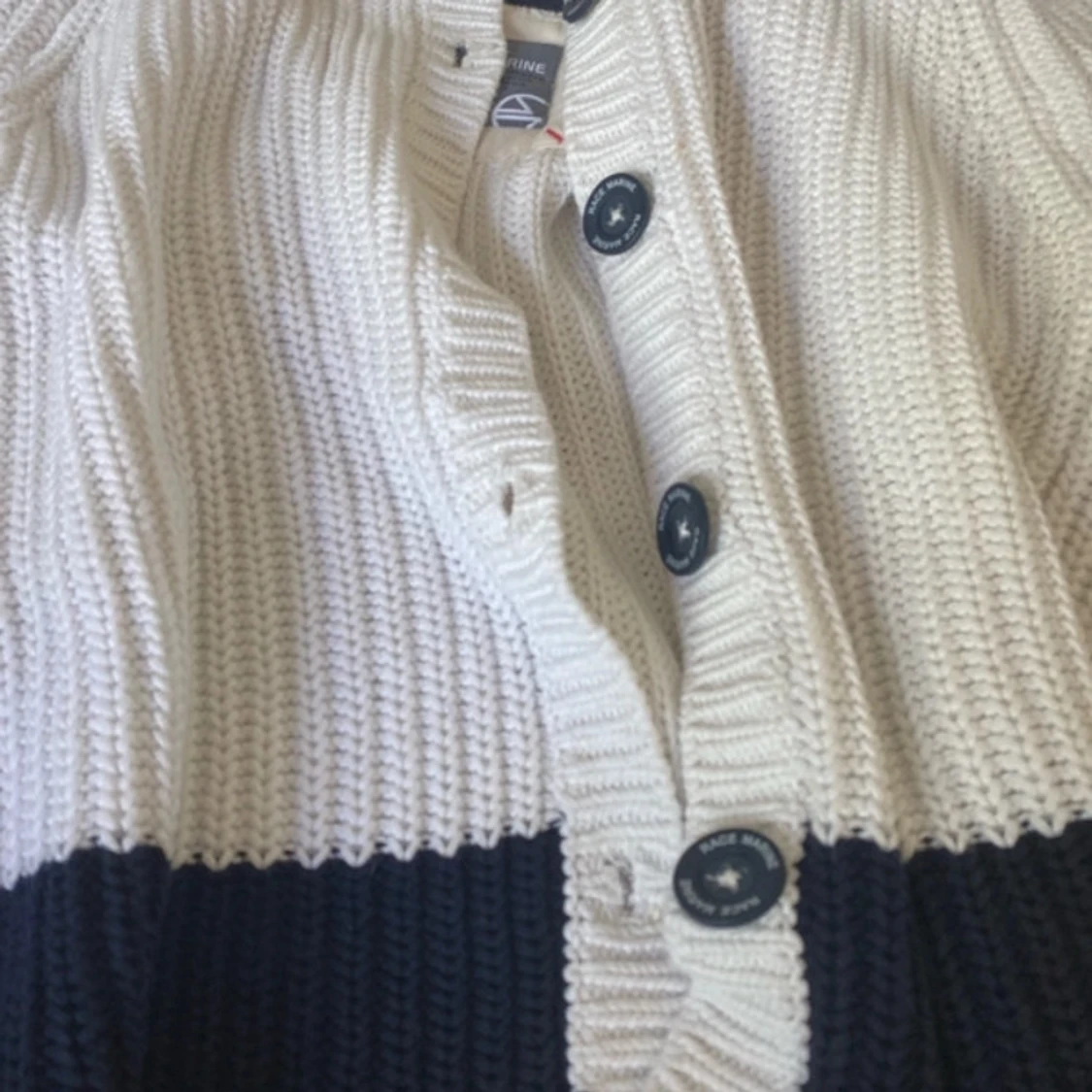 Vit och marinblå stickad kofta från Race Marine - 93