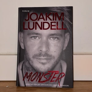 Monster - Boken 'Monster' av Joakim Lundell berättar om hans resa till att bli en av Sveriges största influencers. Den beskriver hans uppväxt, utmaningar och framgångar inom musik och sociala medier. En inspirerande och ärlig skildring av hans liv. Boken har 222 sidor.