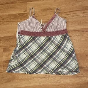 Gullig topp - Supergullig multifärgad topp💞 bra skick!