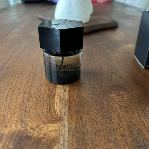 YSL herrparfym - Helt oanvänd Box tillkommer Ny pris 800-900 kr Pris kan diskuteras  