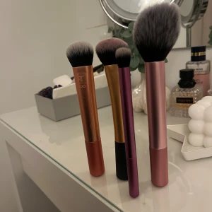 Smink borstar  - Sminkborstar i olika storlekar 💕