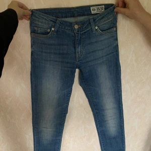 Blåa skinny jeans - Supersnygga! Köparen står för frakt. Kolla in mina andra annonser!! 🖤