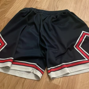 psg shorts - psg shorts storlek  S passar ochså M