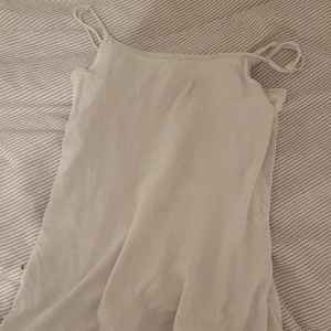 Vitt linne - Vanligt vitt linne, använt fåtal gånger i stl S från NewYorker