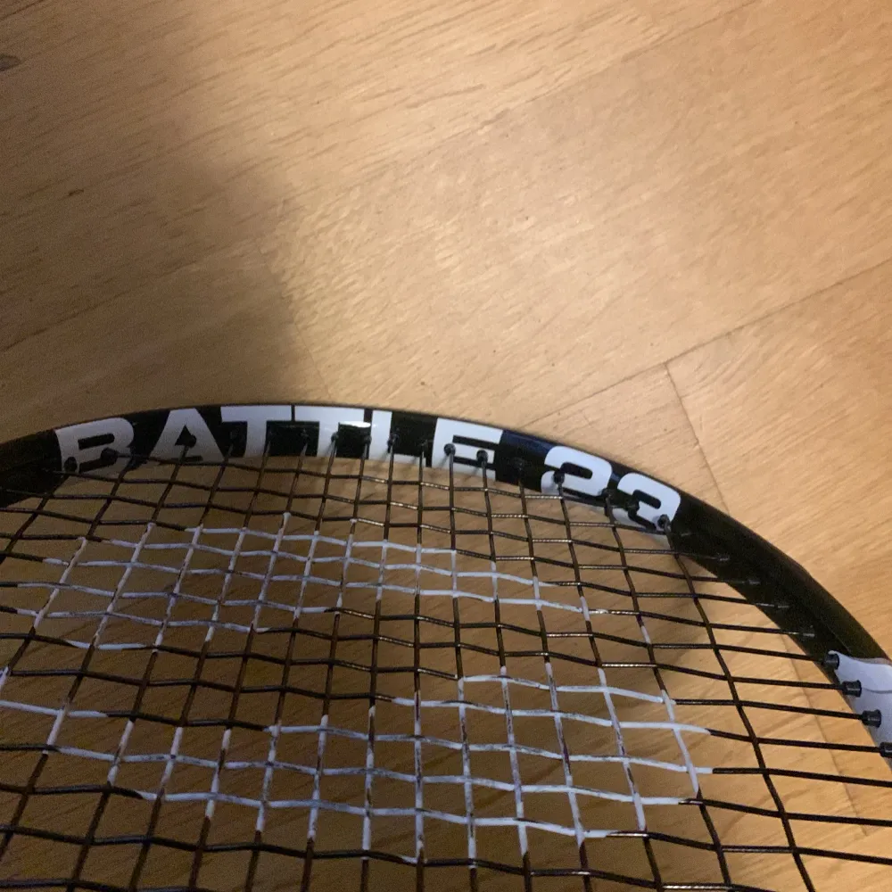 Hej säljer nu mitt racket då den bara står och sammlar dam. Väldigt bra skick. Går såklart att pruta.😁. Accessoarer.