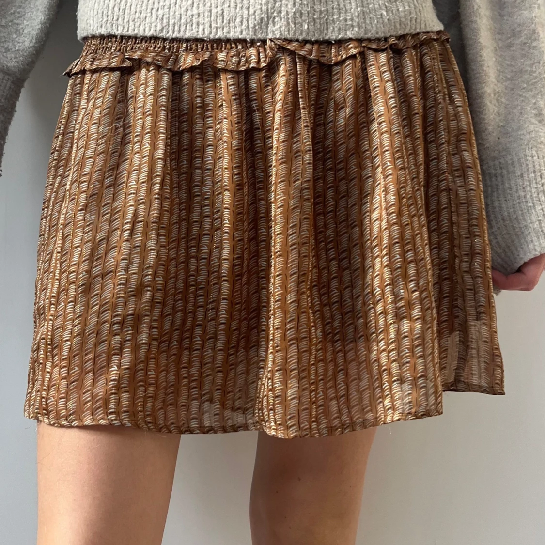 Söt brun volangkjol đ