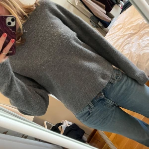 Stickad tröja från Zara - Jättefin stickad tröja från Zara🩷Perfekt nu till hösten🍂pris kan diskuteras 