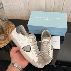 Philippe model  - Säljer dessa feta philippe model skor i size 41 men passar större. Skick 6/10| hör av dig vid minsta fundering!💯