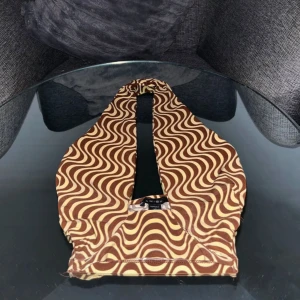 Mönstrad halterneck-topp  - Helt oanvänd utan prislapp🫶 Superskönt material, normal i storleken.