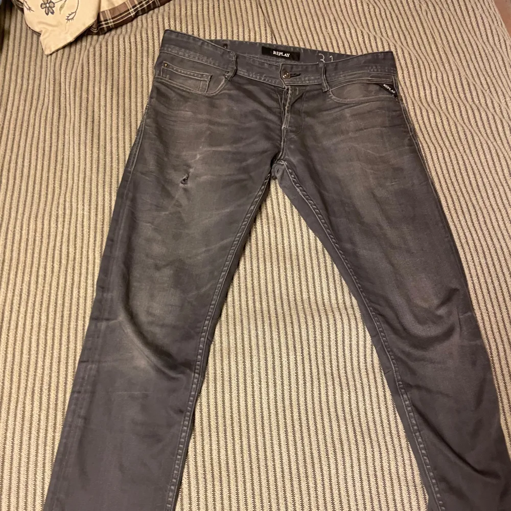 Gråa Replay jeans i bra skick Storlek 31 32 För fler bilder eller frågor skriv Köparen står för frakten Priset går att diskutera. Jeans & Byxor.