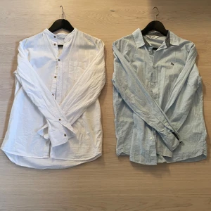 Skjortor - Säljer två av mina skjortor en ljus blå och en vit. Säljer dem efter som dem inte passar längre använd fåtal gånger. Skriv om ni undrar nåt elr för fler bilder