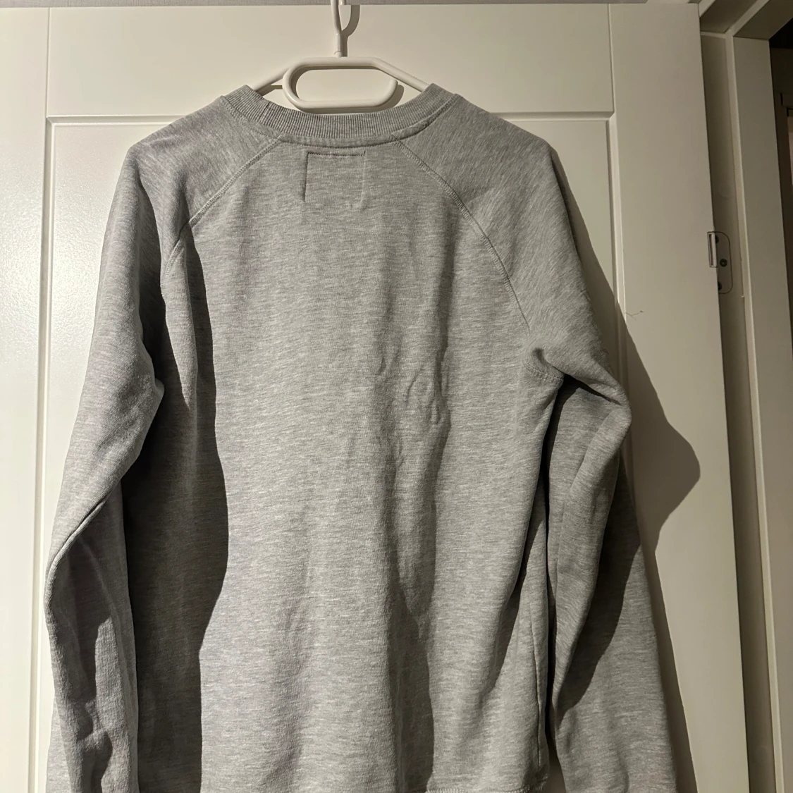 Grå tröja - 92