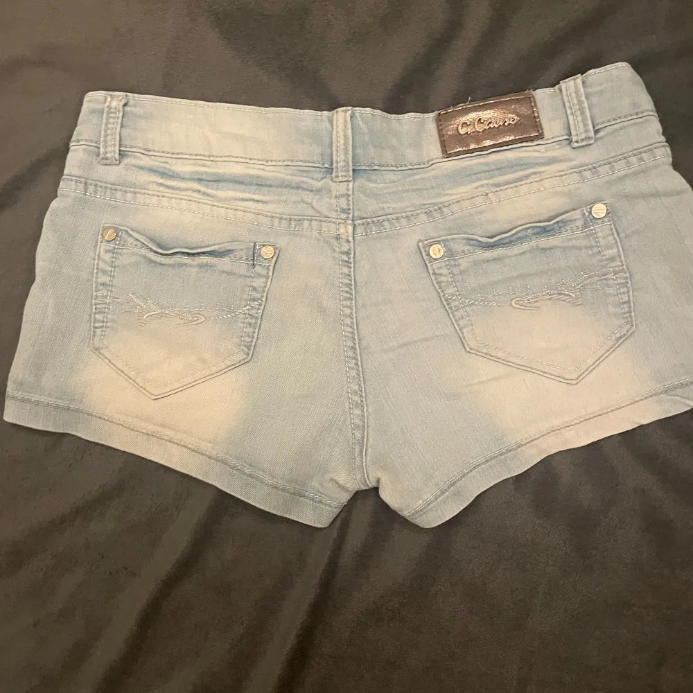 väldigt lågmidjade shorts, använd gärna köp nu knappen 🥰 kan även mötas i sthlm! Pris går att diskuteras 🤍. Shorts.