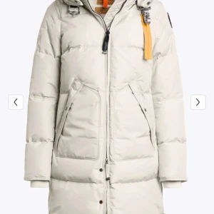 Parajumpers jacka  - Jacka i nyskick, använd ett fåtal gånger. Köpt den från Johnells men har tyvärr inte kvittot. Pris kan diskuteras vid snabb affär. Mössan ingår även. Bekväm och skön jacka med. 