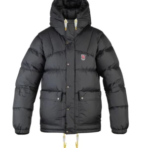 Fjällräven jacka - Tjena säljer nu denna fina och varma fjäll räven jackan i storlek M den är i helt nyskick hör av er vid frågor och funderingar!!