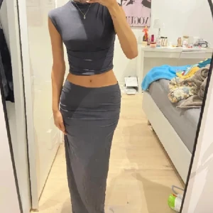 GINA SET - Säljer på grund av att den passar inte mig längre. Aldrig använt.