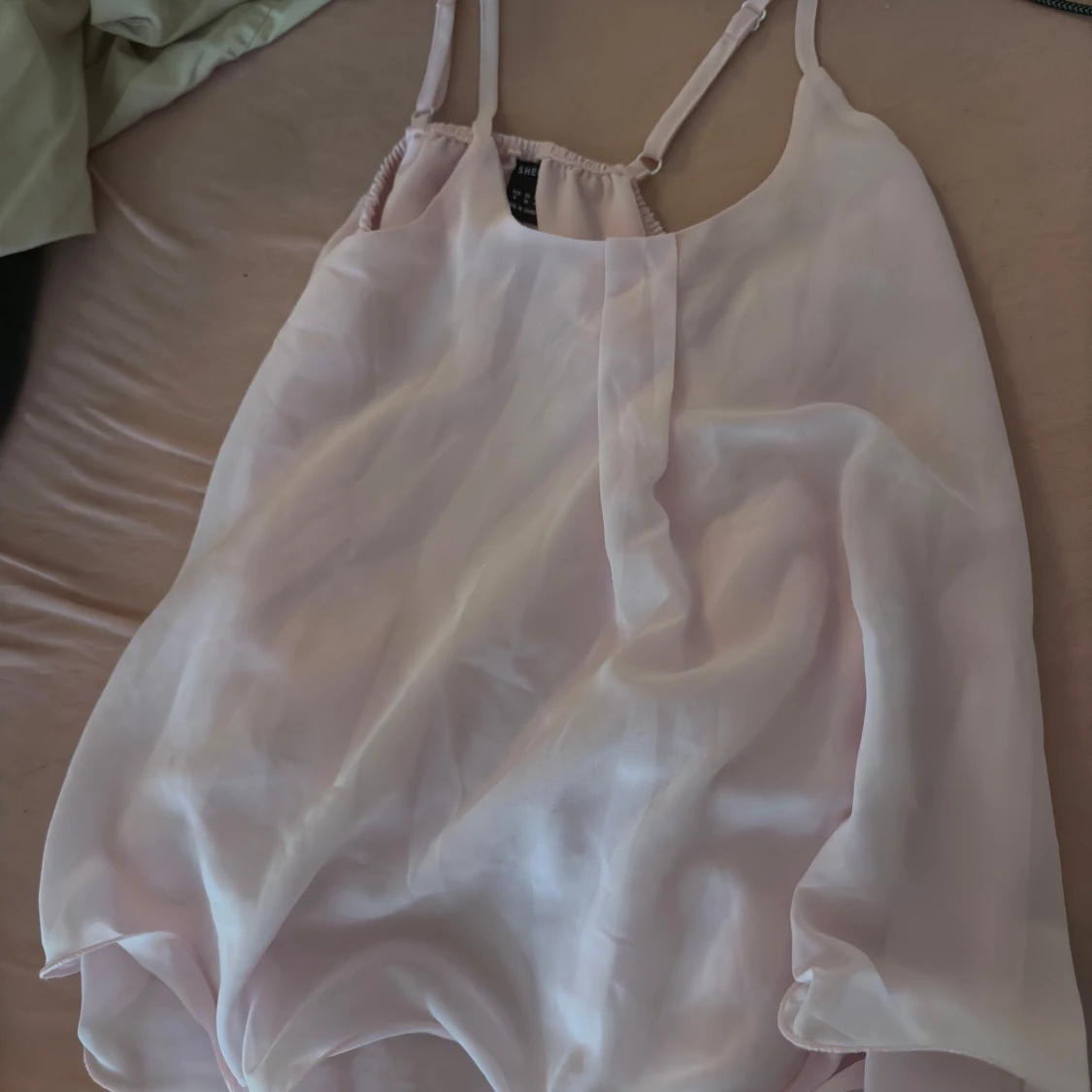 Ljusrosa linnetopp från Shein