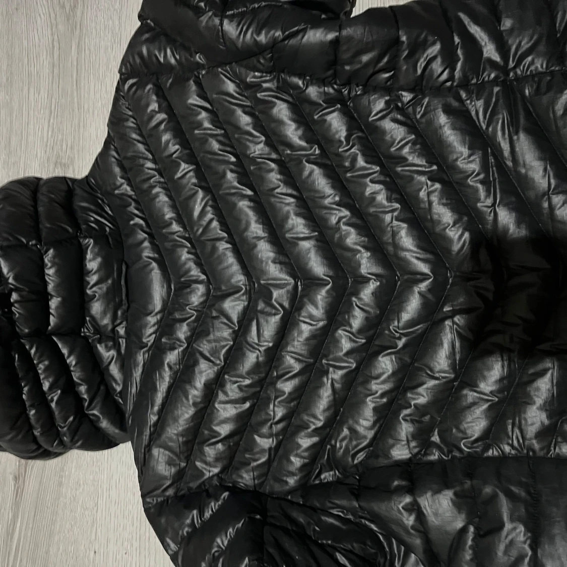 Svart dunjacka från Peak Performance - 92