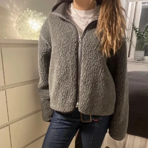 Grå teddyjacka - Jättemysig teddyjacka!!