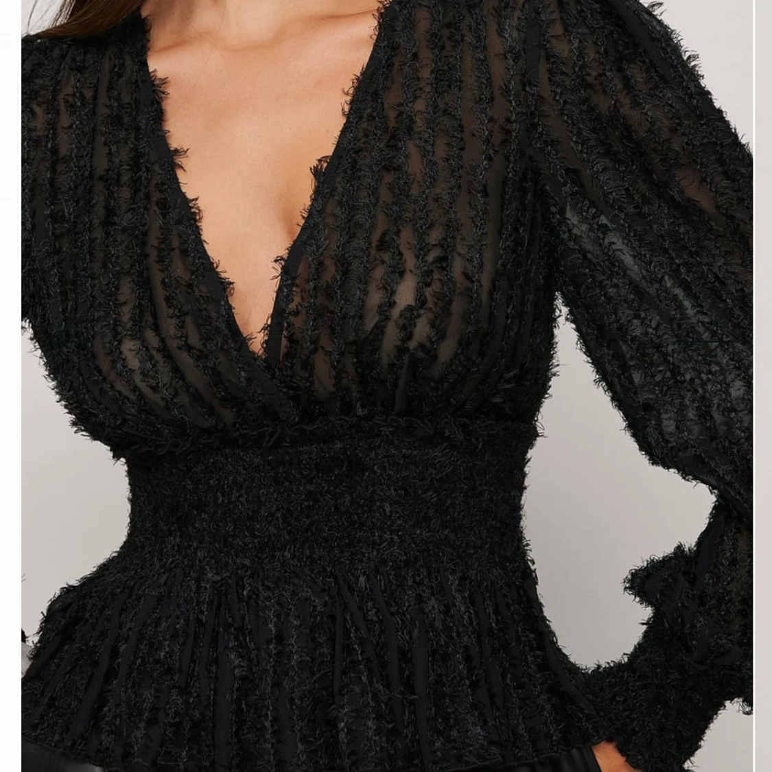 Svart blus med textur